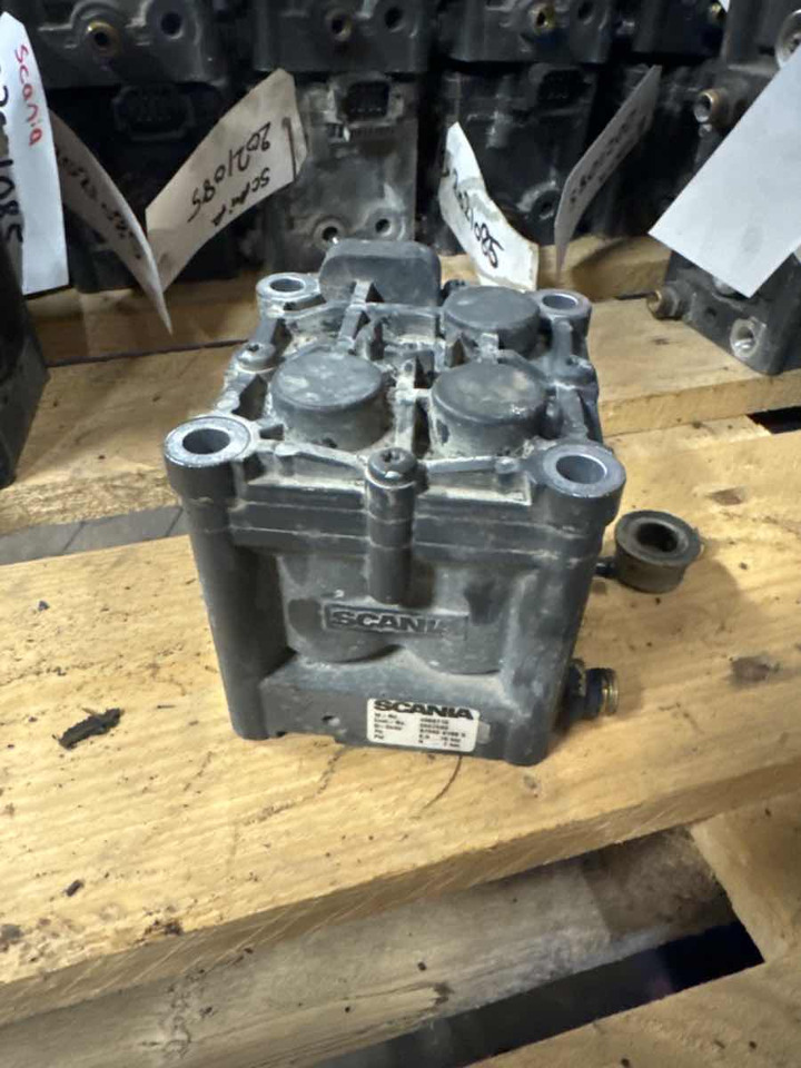 SCANIA V107 VALVE 2447593 - Тормозной клапан для Грузовиков: фото 1 SCANIA V107 VALVE 2447593 - Тормозной клапан для Грузовиков: фото 1