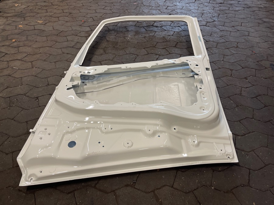 VOLVO FH4 RIGHT DOOR 82183386 - Кабина и интерьер для Грузовиков: фото 1 VOLVO FH4 RIGHT DOOR 82183386 - Кабина и интерьер для Грузовиков: фото 1