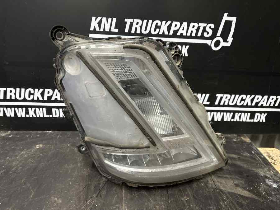 VOLVO LAMP 24056499 - Свет/ Освещение для Грузовиков: фото 1 VOLVO LAMP 24056499 - Свет/ Освещение для Грузовиков: фото 1