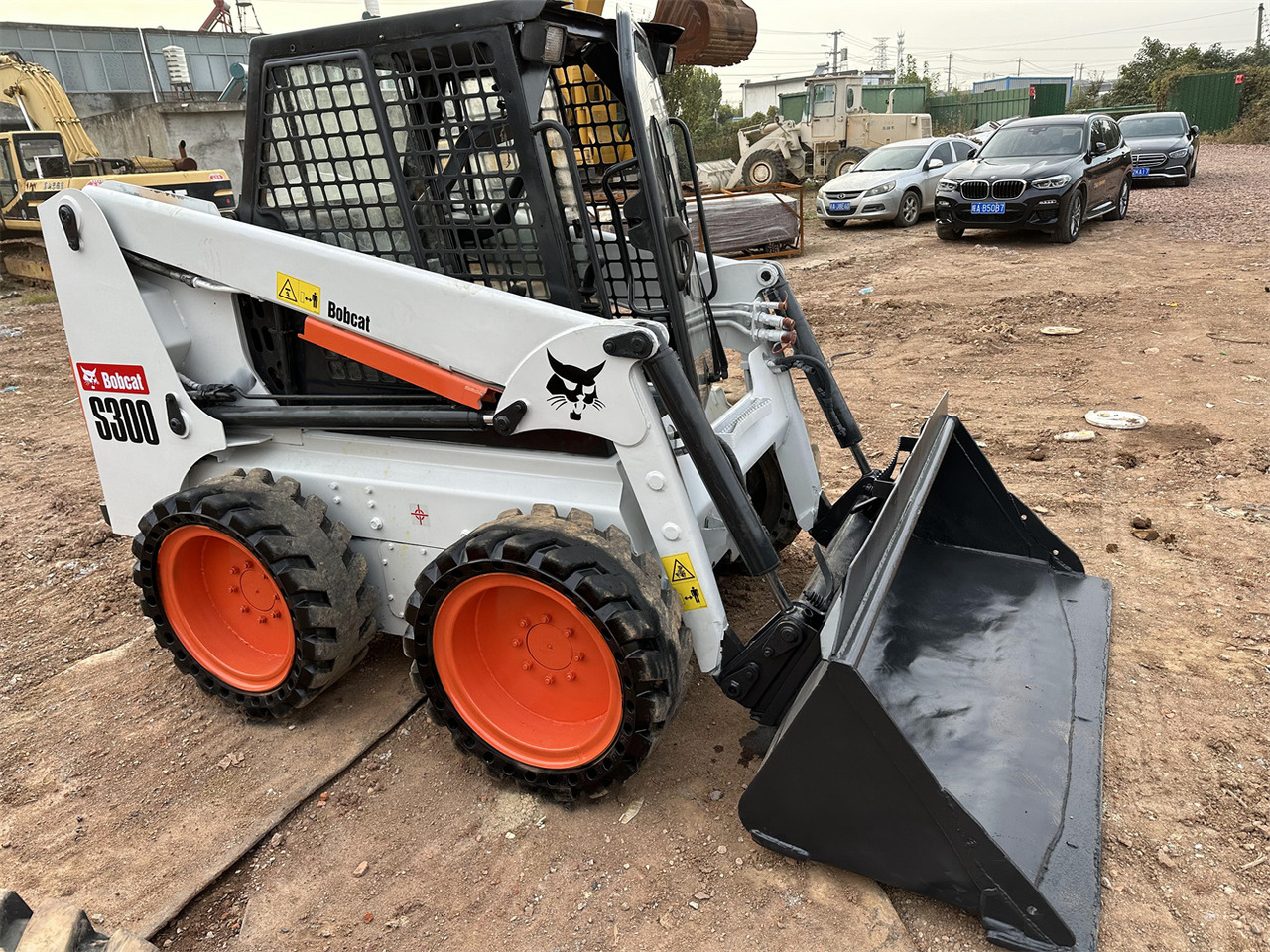 BOBCAT S300 - Мини-погрузчик с бортовым поворотом: фото 5 BOBCAT S300 - Мини-погрузчик с бортовым поворотом: фото 5