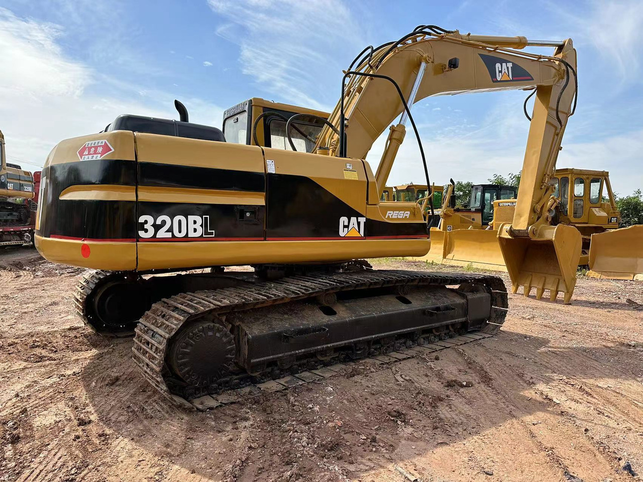 CATERPILLAR 320B - Гусеничный экскаватор: фото 1 CATERPILLAR 320B - Гусеничный экскаватор: фото 1
