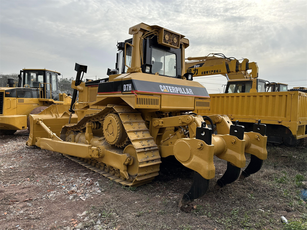 CATERPILLAR D7H - Бульдозер: фото 3 CATERPILLAR D7H - Бульдозер: фото 3