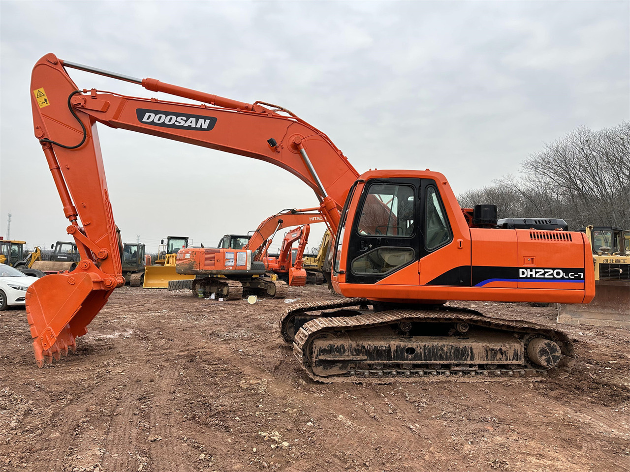 DOOSAN DH220 excavator - Гусеничный экскаватор: фото 2 DOOSAN DH220 excavator - Гусеничный экскаватор: фото 2