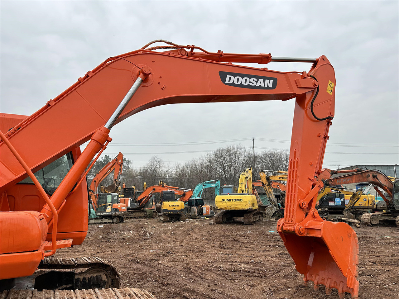 DOOSAN DH220 excavator - Гусеничный экскаватор: фото 4 DOOSAN DH220 excavator - Гусеничный экскаватор: фото 4