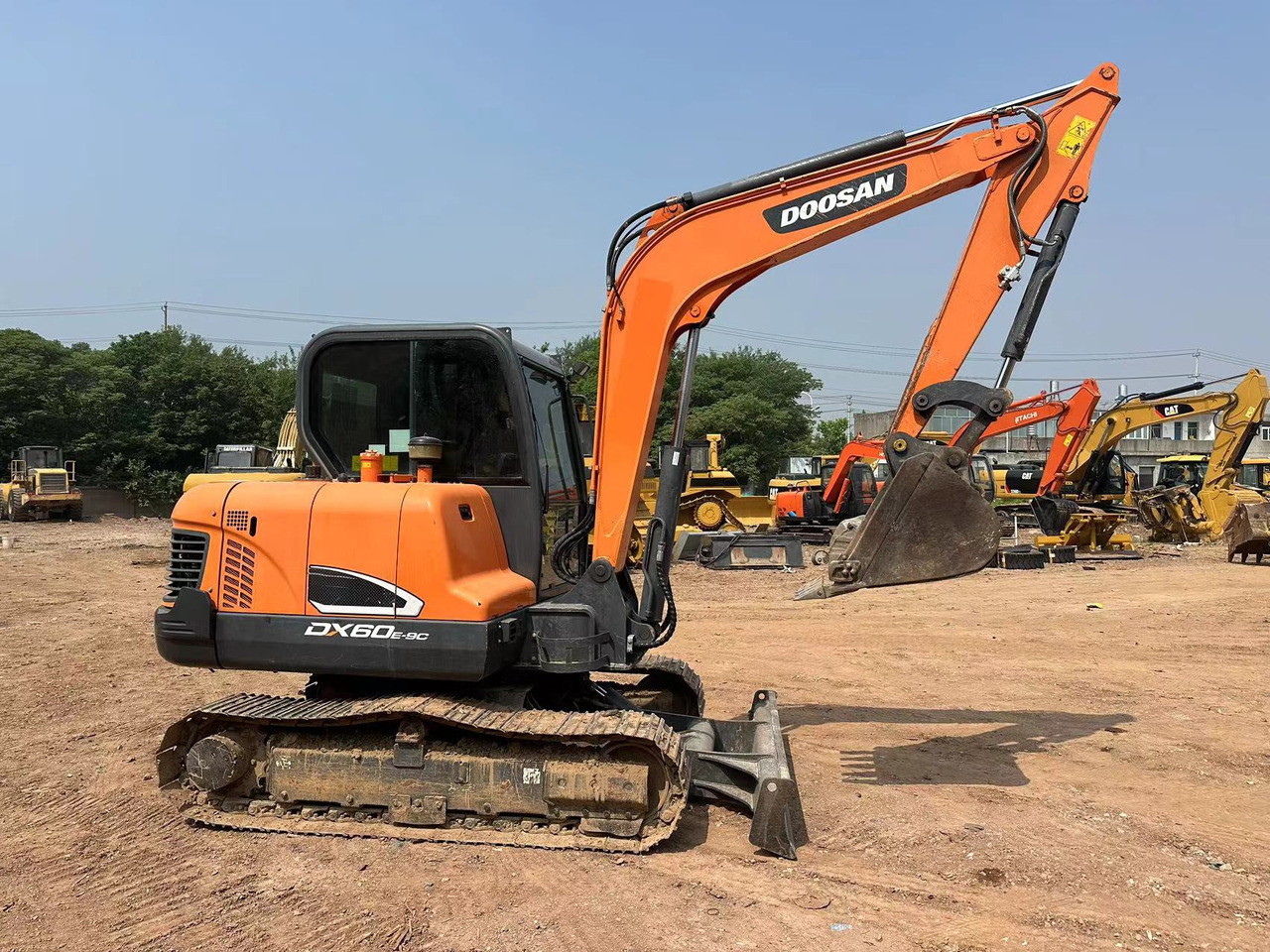 DOOSAN DX60 - Гусеничный экскаватор: фото 1 DOOSAN DX60 - Гусеничный экскаватор: фото 1