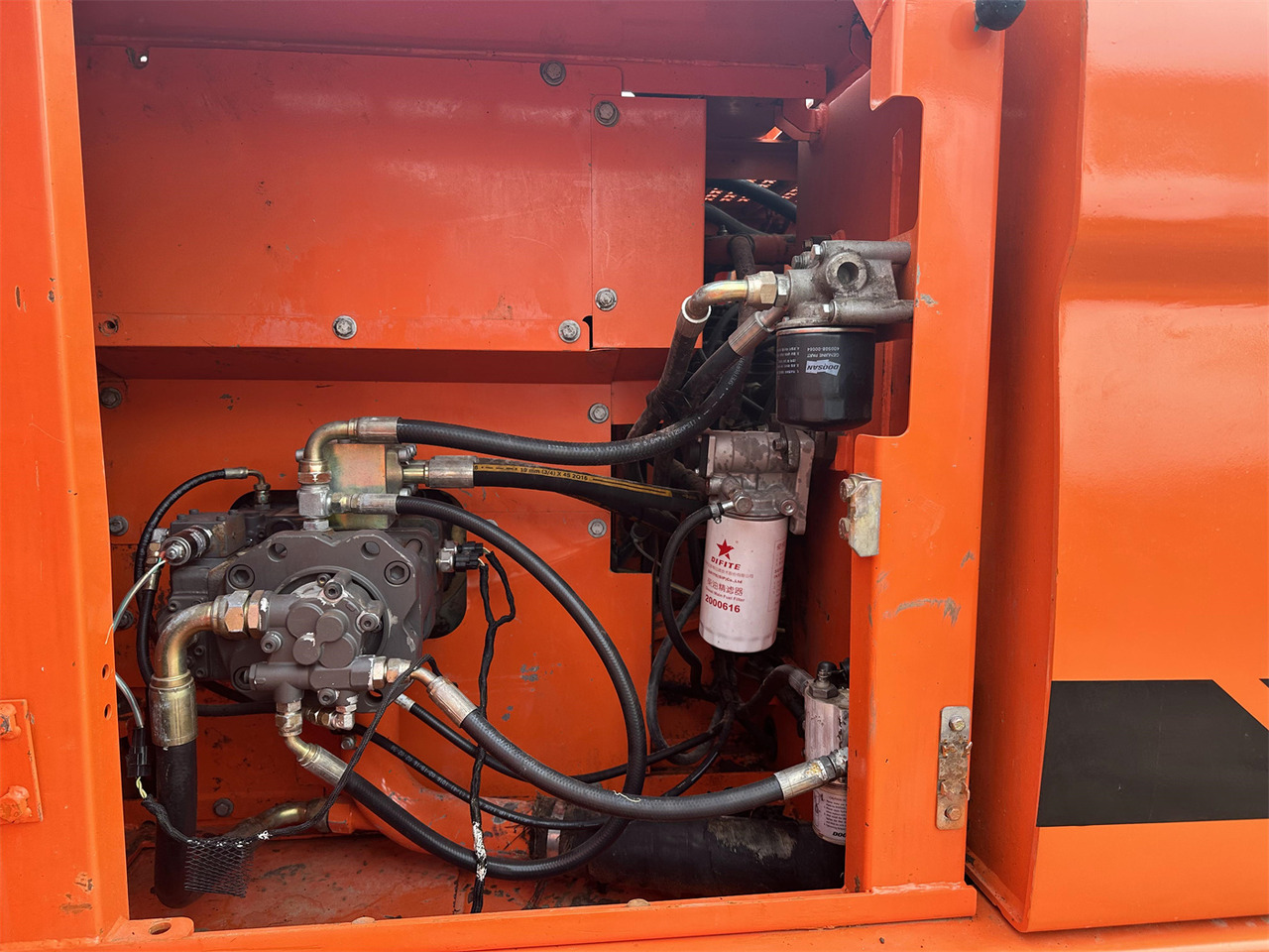 Гусеничный экскаватор Doosan DX120: фото 7