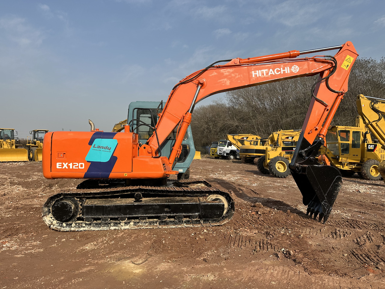 HITACHI EX120 - Гусеничный экскаватор: фото 1 HITACHI EX120 - Гусеничный экскаватор: фото 1