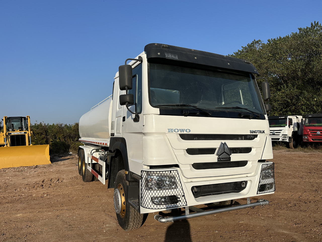 SINOTRUK HOWO 371 Water Tanker Truck - Грузовик-цистерна: фото 1 SINOTRUK HOWO 371 Water Tanker Truck - Грузовик-цистерна: фото 1