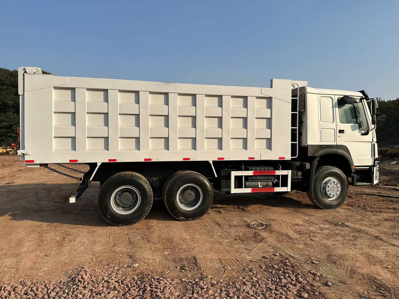 SINOTRUK HOWO 371hp 6x4 - Самосвал: фото 5 SINOTRUK HOWO 371hp 6x4 - Самосвал: фото 5