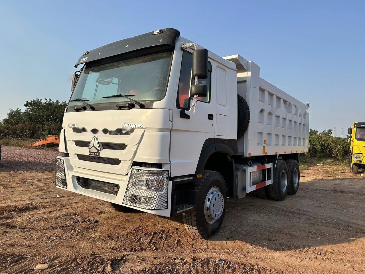 SINOTRUK HOWO HOWO 371 6x4 - Самосвал: фото 2 SINOTRUK HOWO HOWO 371 6x4 - Самосвал: фото 2