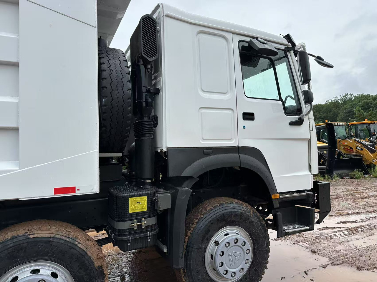 Sinotruk HOWO 371hp 8x4 tipper truck - Самосвал: фото 5 Sinotruk HOWO 371hp 8x4 tipper truck - Самосвал: фото 5