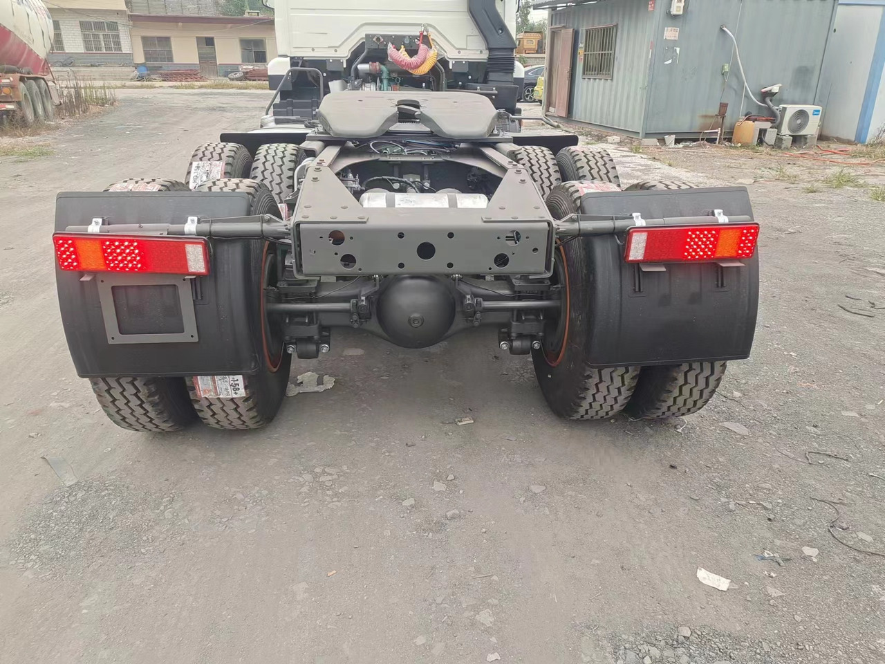 SINOTRUK HOWO 371hp 6X4 Tractor unit - Тягач: фото 5 SINOTRUK HOWO 371hp 6X4 Tractor unit - Тягач: фото 5