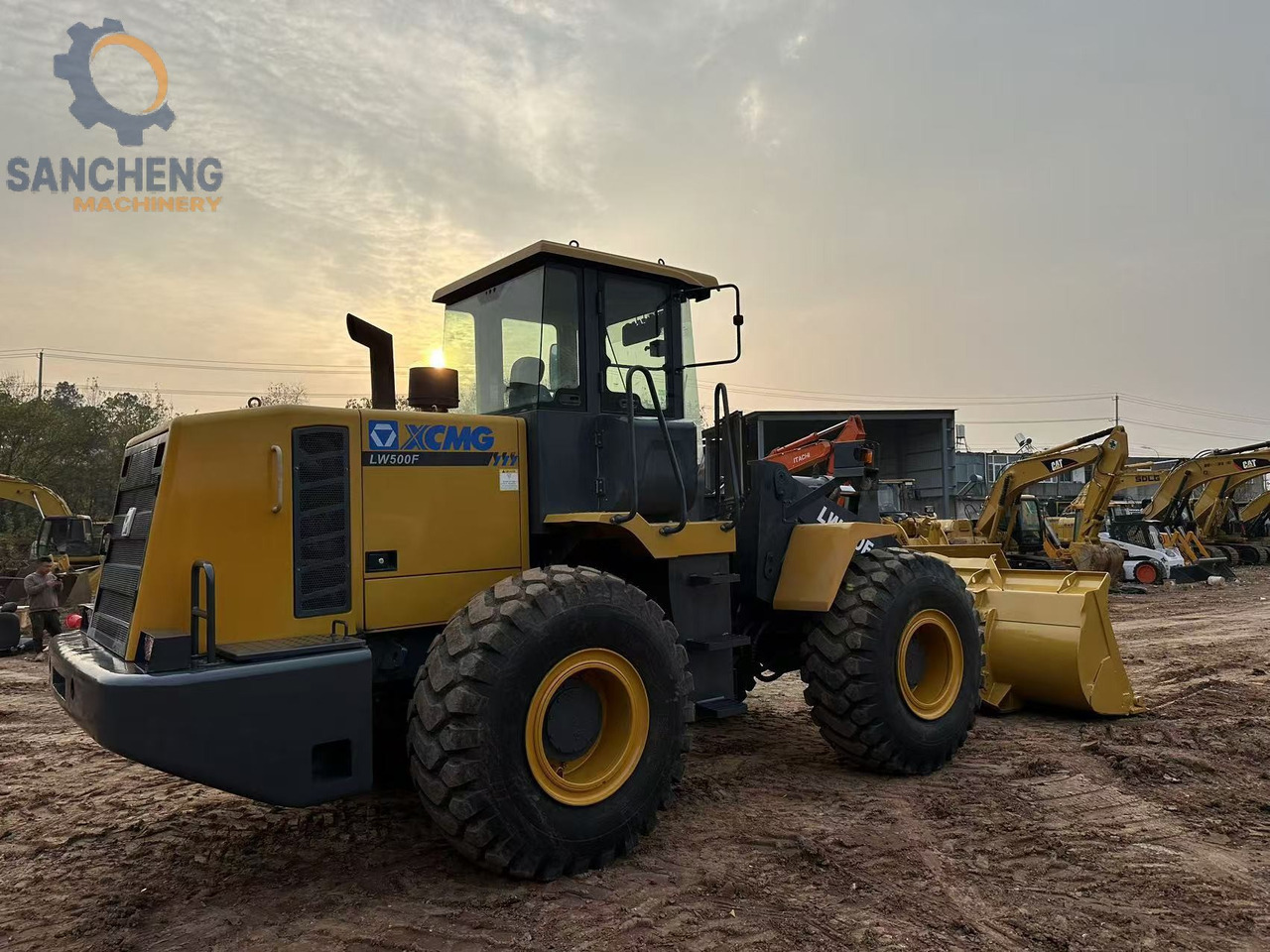 XCMG LW500F - Колёсный погрузчик: фото 2 XCMG LW500F - Колёсный погрузчик: фото 2