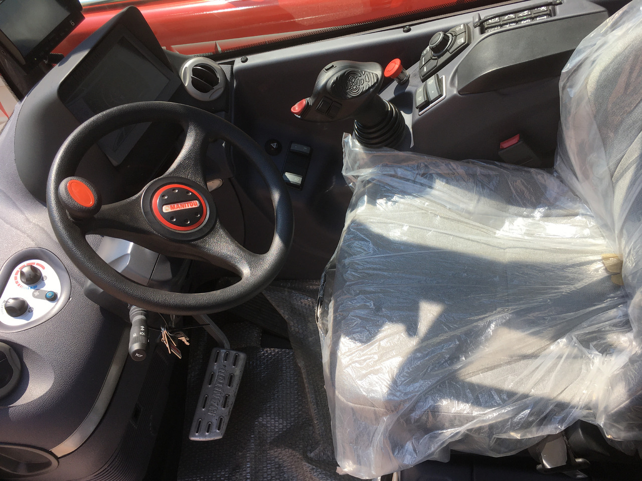 MANITOU MHT 10230 ST4 - 2018 - Телескопический погрузчик: фото 4 MANITOU MHT 10230 ST4 - 2018 - Телескопический погрузчик: фото 4