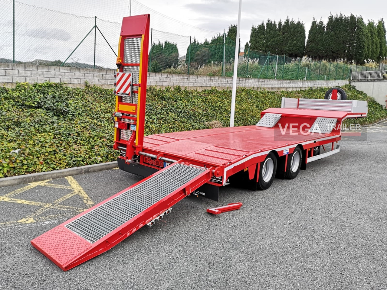 Низкорамный полуприцеп для транспортировки тяжёлой техники 2 Axle Lowloader: фото 11