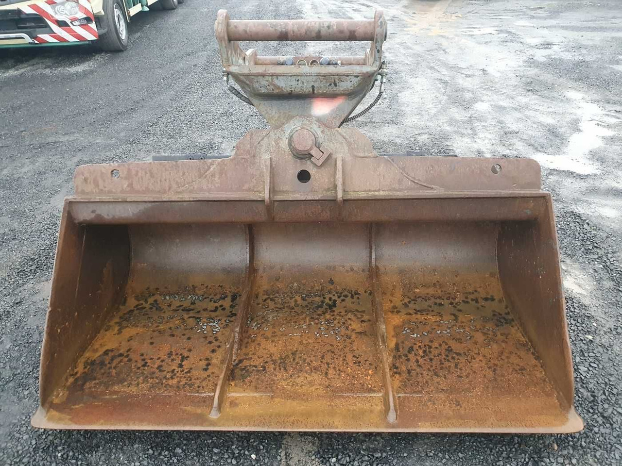 Hydraulischer Grabenräumlöffel / schwenkbar OQ80 - Ковш для экскаватора: фото 1 Hydraulischer Grabenräumlöffel / schwenkbar OQ80 - Ковш для экскаватора: фото 1