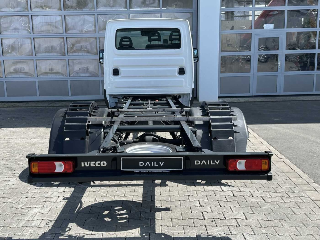 Iveco Daily 50C18 H 3.0L *R4.350mm*Klima* - Грузовик-шасси: фото 4 Iveco Daily 50C18 H 3.0L *R4.350mm*Klima* - Грузовик-шасси: фото 4