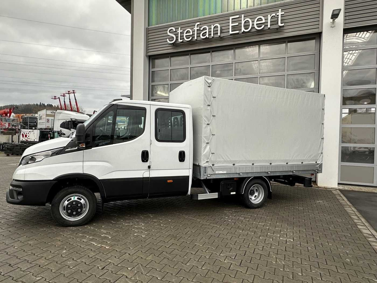 Iveco Daily 50C18H A8 DoKa *AHK*Automatik*7-Sitze* - Малотоннажный бортовой грузовик, Грузопассажирский фургон: фото 4 Iveco Daily 50C18H A8 DoKa *AHK*Automatik*7-Sitze* - Малотоннажный бортовой грузовик, Грузопассажирский фургон: фото 4