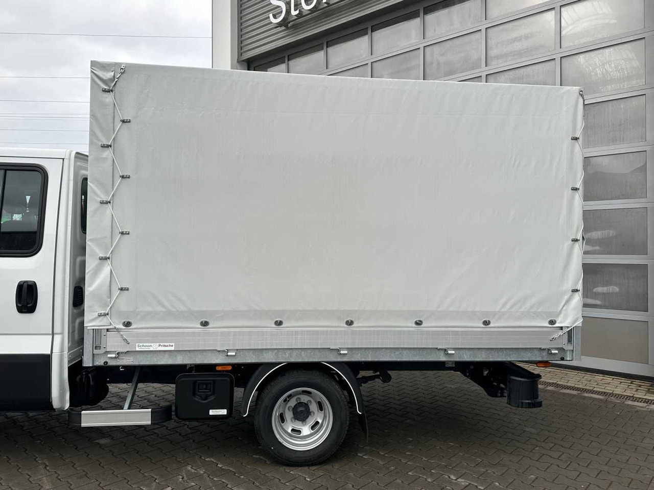 Iveco Daily 50C18H A8 DoKa *AHK*Automatik*7-Sitze* - Малотоннажный бортовой грузовик, Грузопассажирский фургон: фото 5 Iveco Daily 50C18H A8 DoKa *AHK*Automatik*7-Sitze* - Малотоннажный бортовой грузовик, Грузопассажирский фургон: фото 5