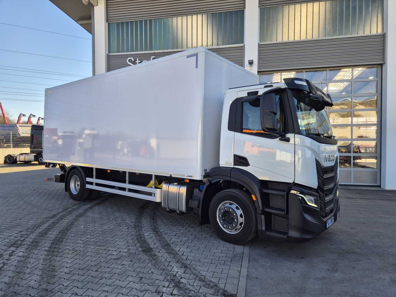 Iveco S-Way AD190S40/P Junge AHK LBW 2.000kg - Грузовик с закрытым кузовом: фото 4 Iveco S-Way AD190S40/P Junge AHK LBW 2.000kg - Грузовик с закрытым кузовом: фото 4