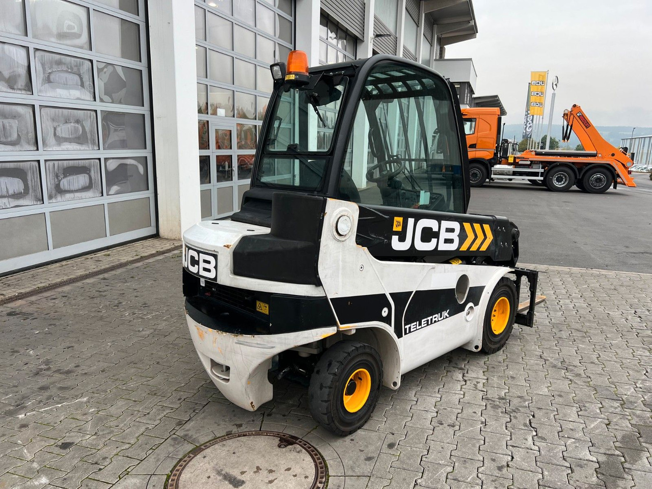 JCB TLT 30D 2WD / nur 1.948h! - Телескопический погрузчик: фото 4 JCB TLT 30D 2WD / nur 1.948h! - Телескопический погрузчик: фото 4