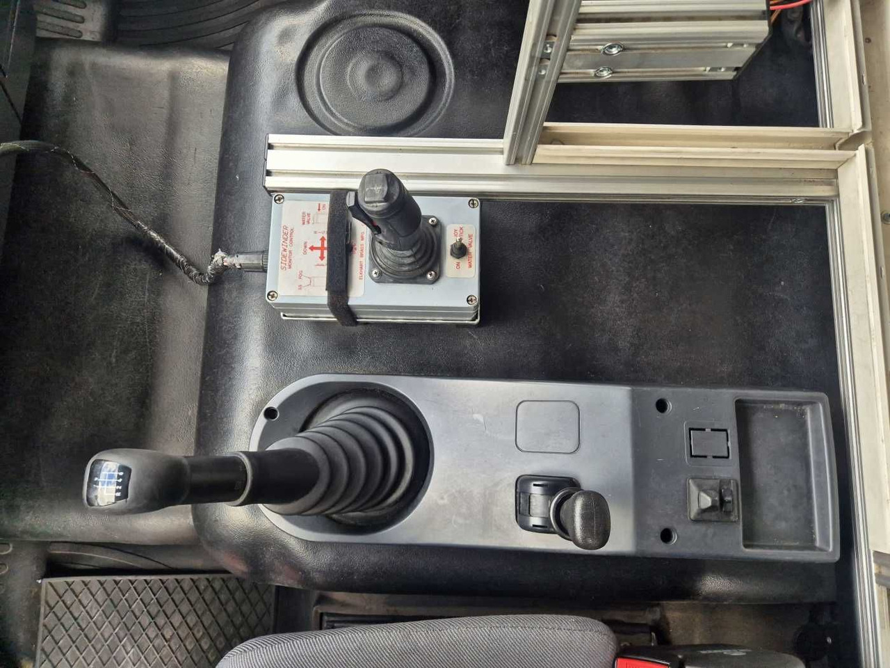 Грузовик-цистерна MAN 14.224 4x4 TLF 16/29 Tanklöschfahrzeug Feuerwehr: фото 13 Грузовик-цистерна MAN 14.224 4x4 TLF 16/29 Tanklöschfahrzeug Feuerwehr: фото 13