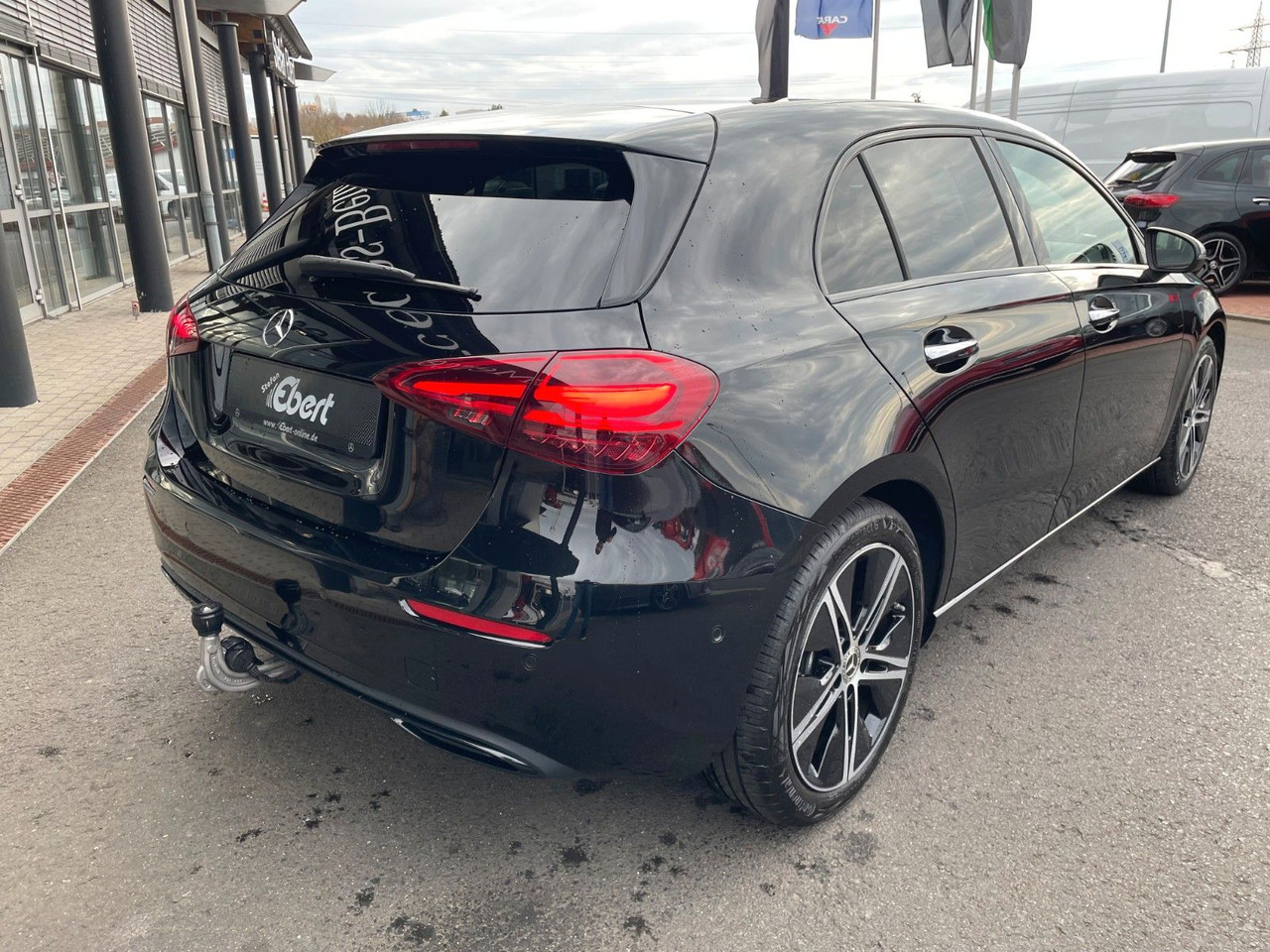 Mercedes-Benz A 180 Progressive Night+AHK+R-Kamera+Ambiente - Седан: фото 4 Mercedes-Benz A 180 Progressive Night+AHK+R-Kamera+Ambiente - Седан: фото 4