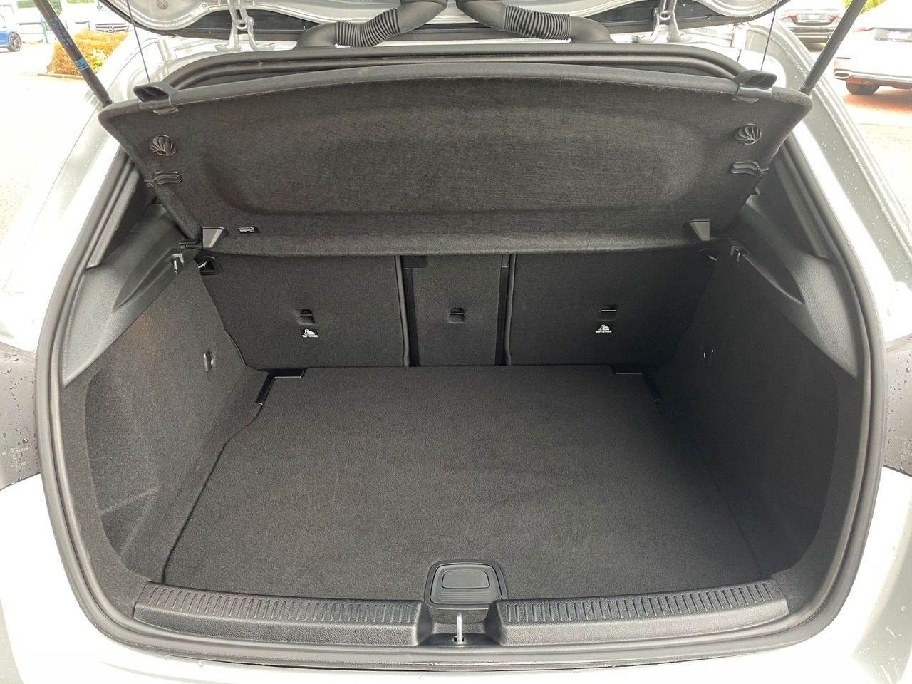 Mercedes-Benz A 200 Progressive Ambiente+R-Kamera+ - Седан: фото 5 Mercedes-Benz A 200 Progressive Ambiente+R-Kamera+ - Седан: фото 5