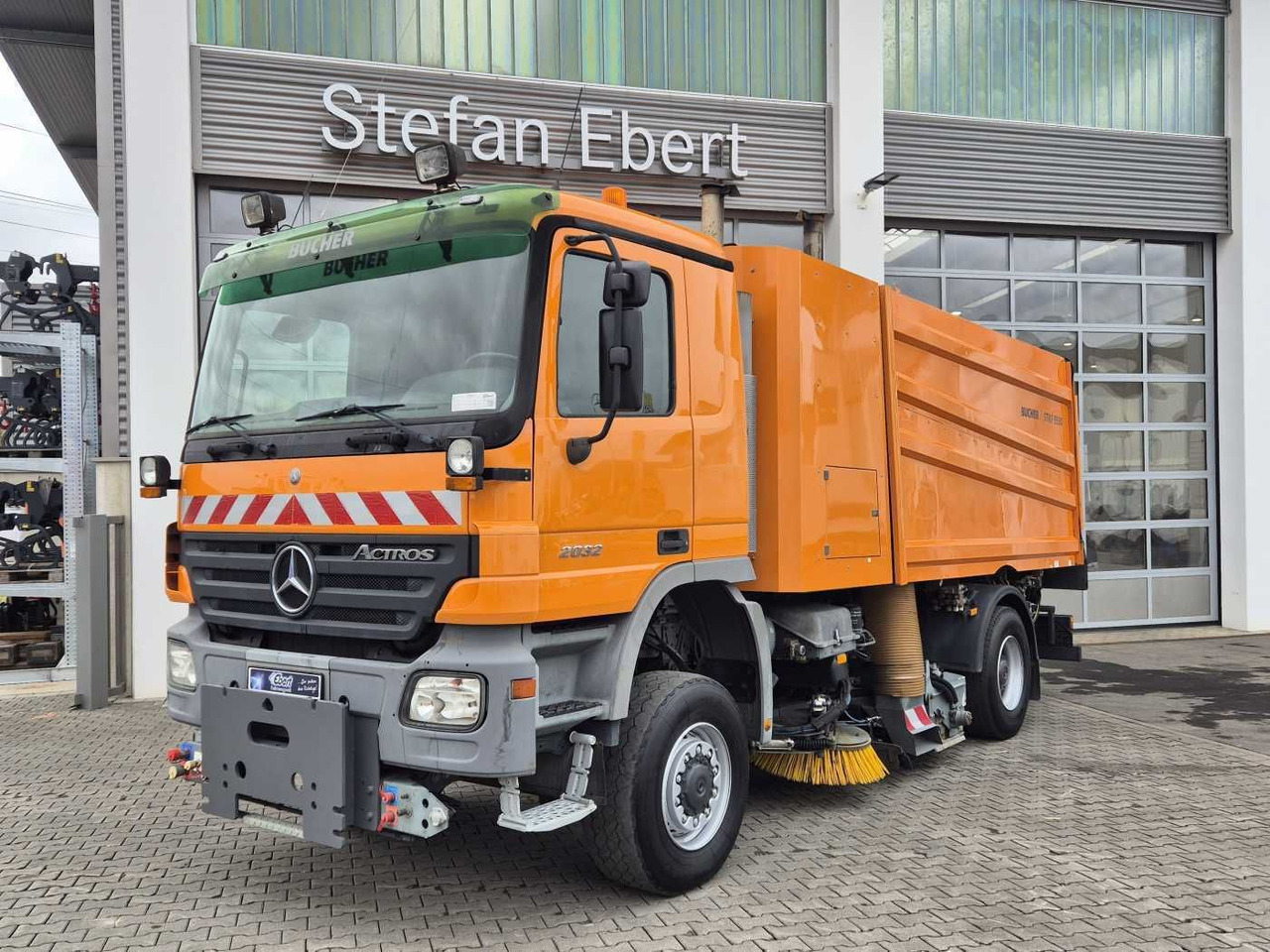 Mercedes-Benz Actros 2032 A 4x4 Bucher STKF 9500 Airport 30x - Подметально-уборочная машина: фото 1 Mercedes-Benz Actros 2032 A 4x4 Bucher STKF 9500 Airport 30x - Подметально-уборочная машина: фото 1