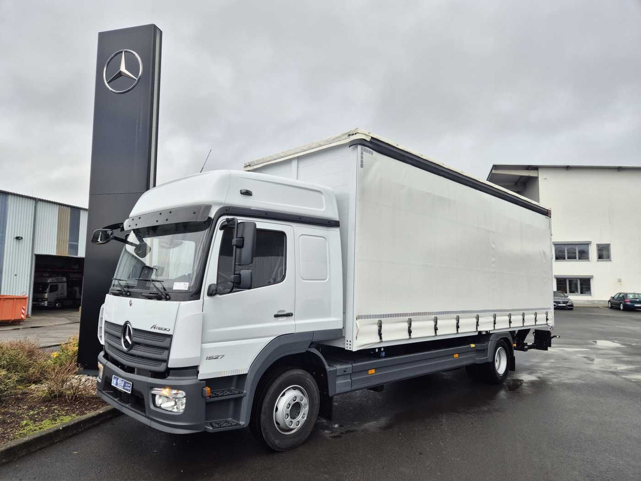 Mercedes-Benz Atego 1527 L L-Haus LBW Palfinger 1.500kg 2 Bett - Тентованный грузовик: фото 1 Mercedes-Benz Atego 1527 L L-Haus LBW Palfinger 1.500kg 2 Bett - Тентованный грузовик: фото 1