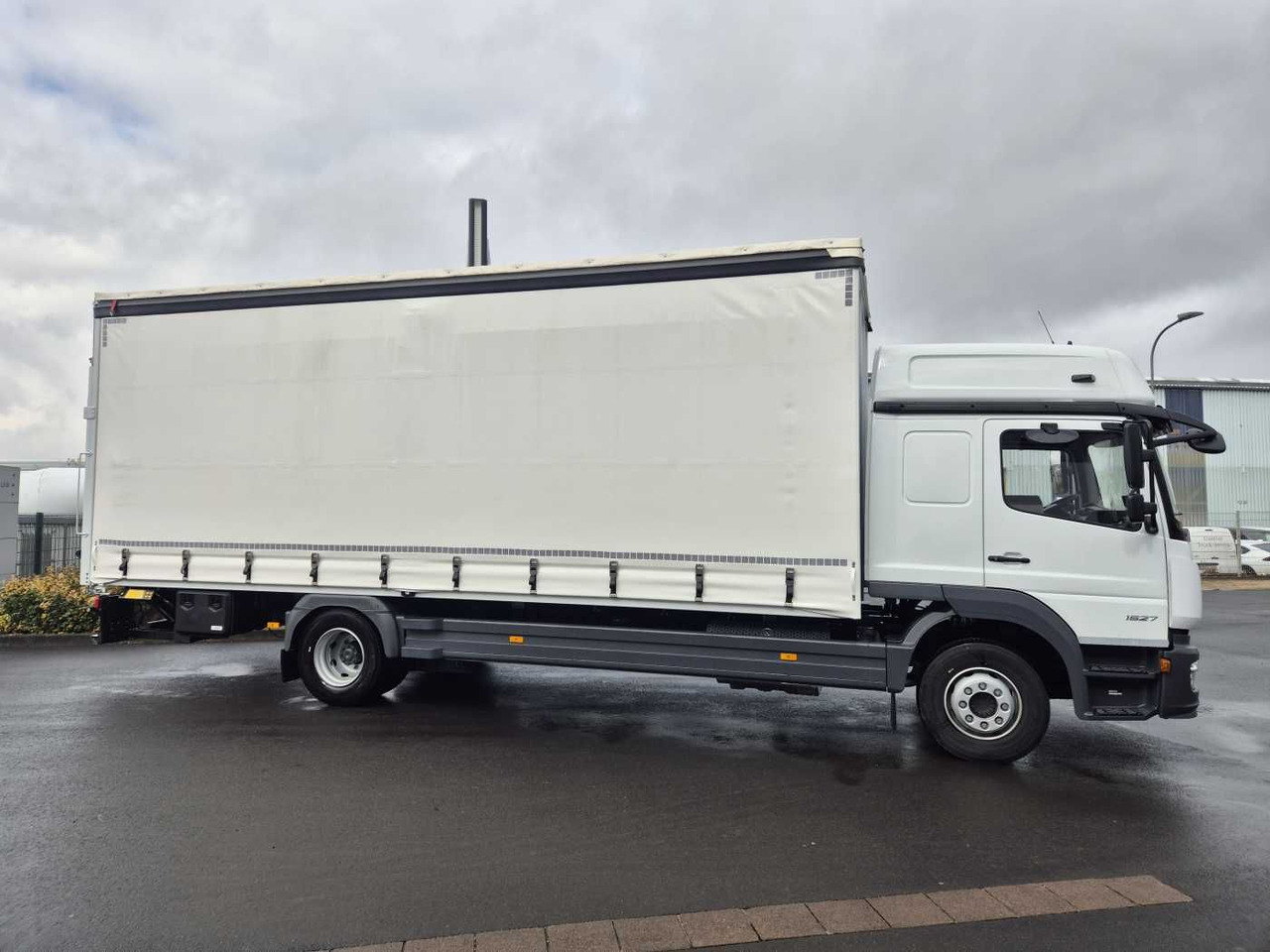 Mercedes-Benz Atego 1527 L L-Haus LBW Palfinger 1.500kg 2 Bett - Тентованный грузовик: фото 4 Mercedes-Benz Atego 1527 L L-Haus LBW Palfinger 1.500kg 2 Bett - Тентованный грузовик: фото 4
