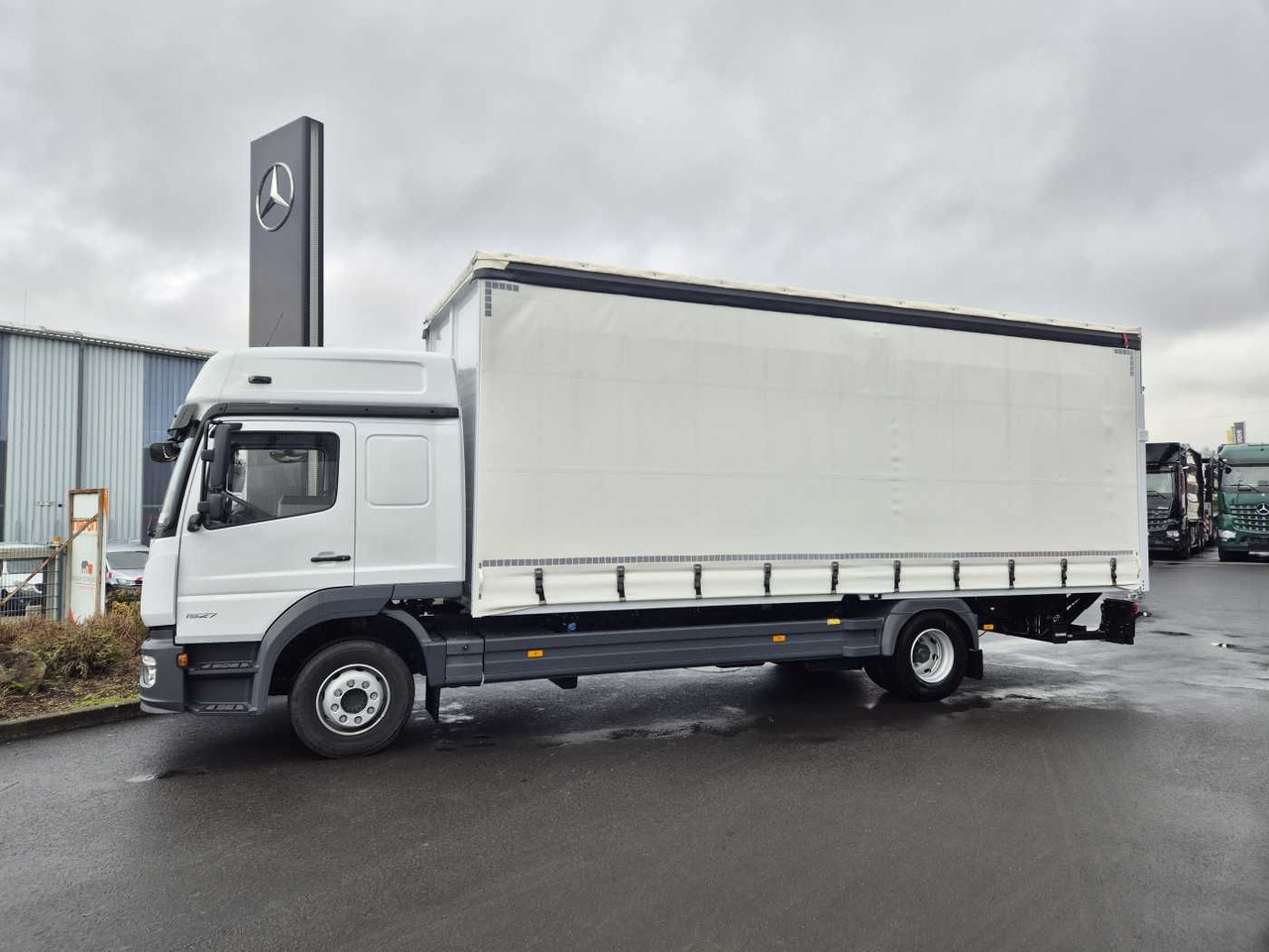 Mercedes-Benz Atego 1527 L L-Haus LBW Palfinger 1.500kg 2 Bett - Тентованный грузовик: фото 3 Mercedes-Benz Atego 1527 L L-Haus LBW Palfinger 1.500kg 2 Bett - Тентованный грузовик: фото 3