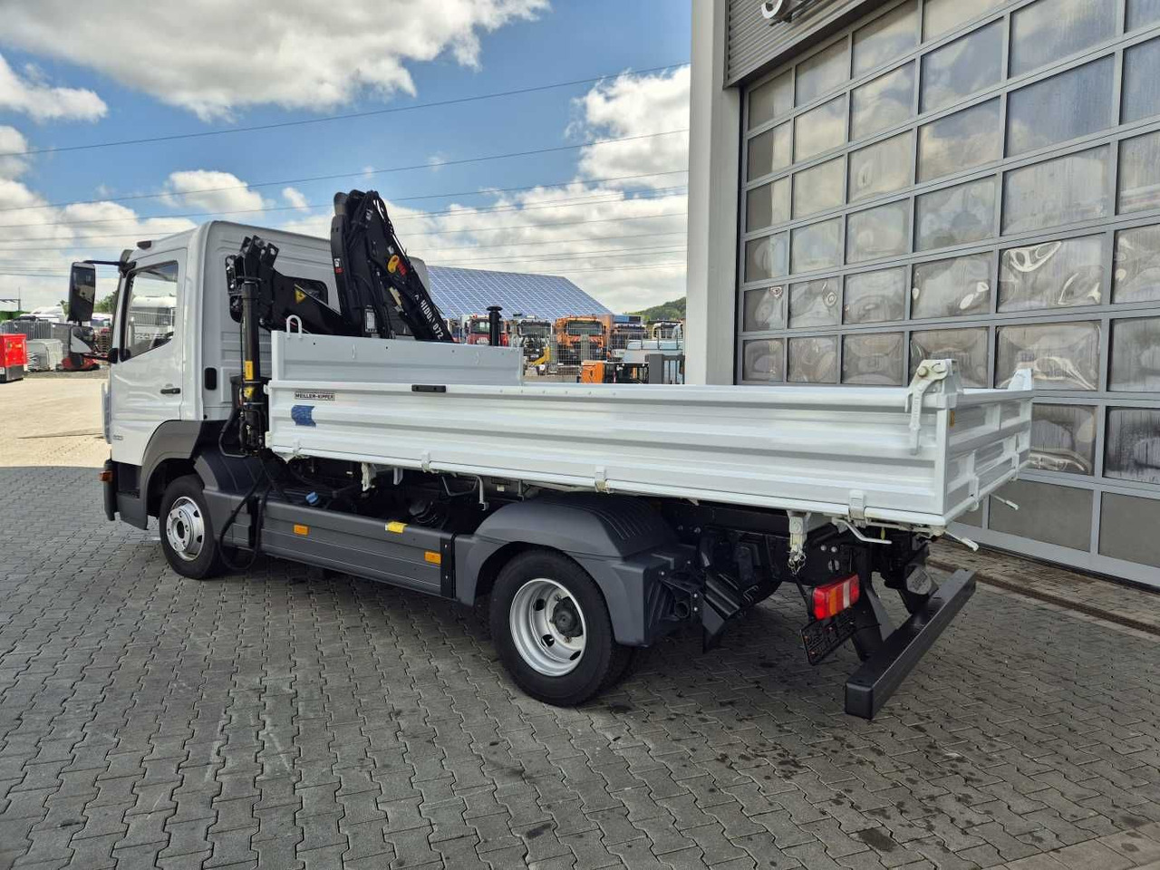 Малотоннажный самосвал Mercedes-Benz Atego 823 KK Kipper+Kran+Funk+Greifersteuerung: фото 6