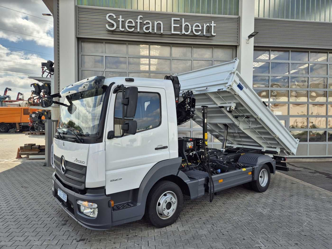 Mercedes-Benz Atego 823 KK Kipper+Kran+Funk+Greifersteuerung - Малотоннажный самосвал: фото 1 Mercedes-Benz Atego 823 KK Kipper+Kran+Funk+Greifersteuerung - Малотоннажный самосвал: фото 1