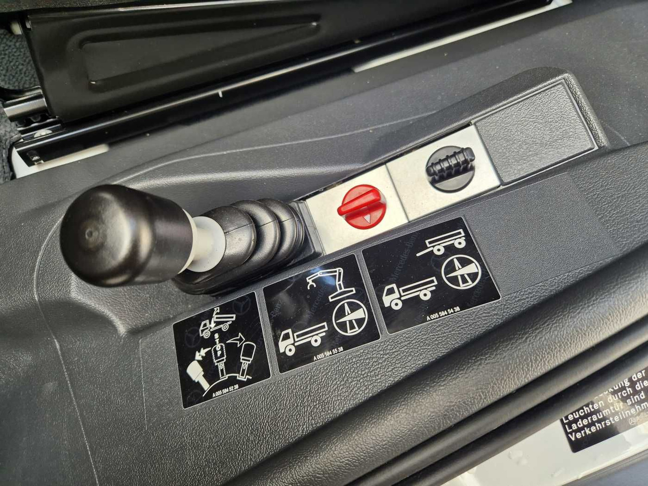 Малотоннажный самосвал Mercedes-Benz Atego 823 KK Kipper+Kran+Funk+Greifersteuerung: фото 11