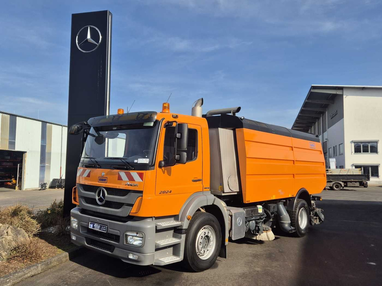 Mercedes-Benz Axor 2024 L Schmidt Airportsweeper AS 990 - Подметально-уборочная машина: фото 1 Mercedes-Benz Axor 2024 L Schmidt Airportsweeper AS 990 - Подметально-уборочная машина: фото 1