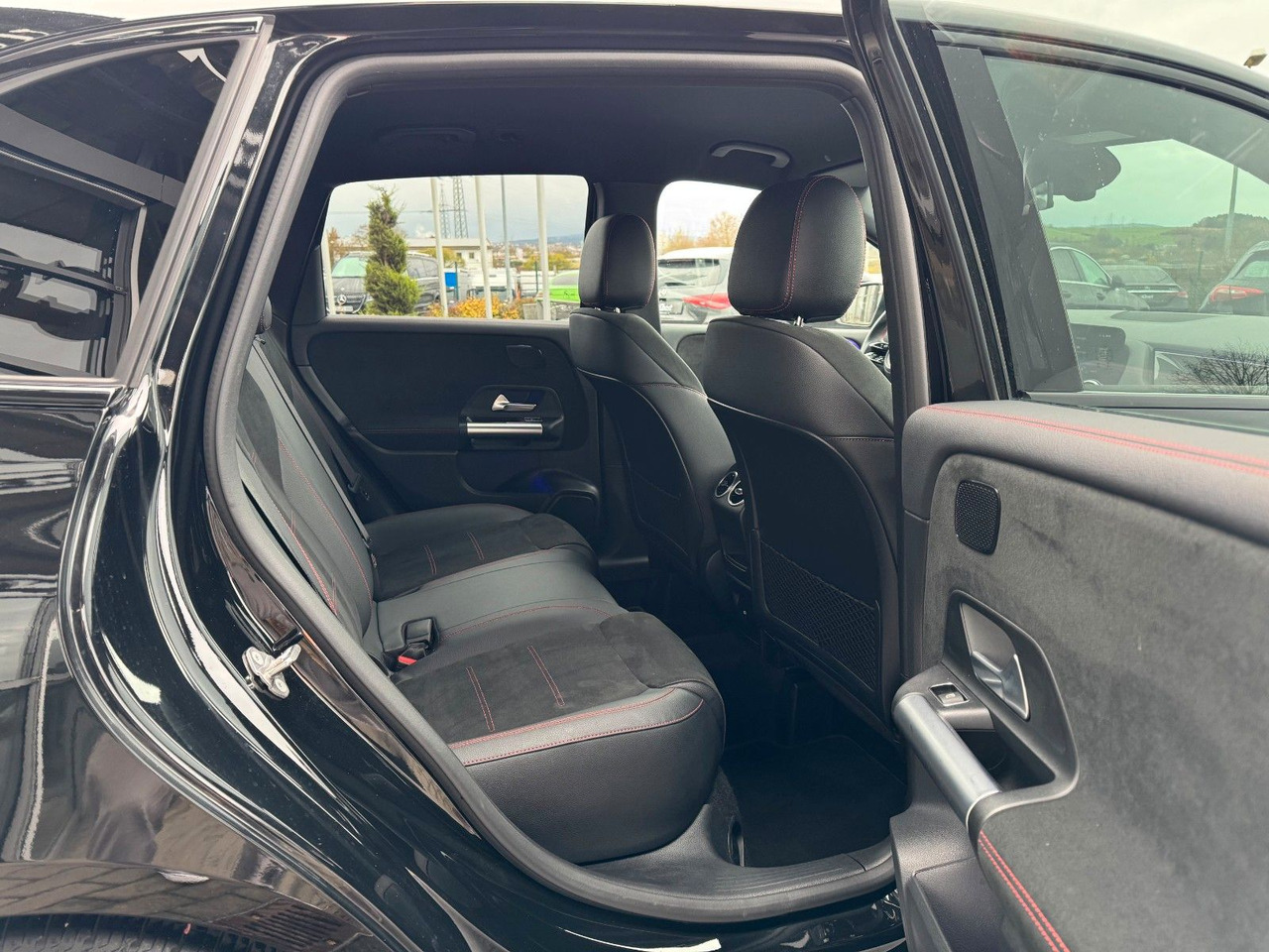 Mercedes-Benz B 200 AMG+AHK+Ambiente+RFK+MBUX+Night - Седан: фото 5 Mercedes-Benz B 200 AMG+AHK+Ambiente+RFK+MBUX+Night - Седан: фото 5