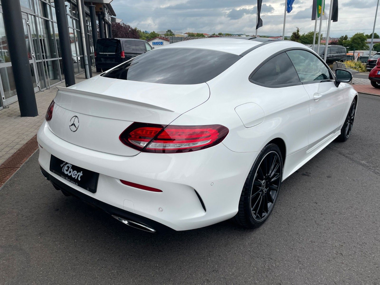 Mercedes-Benz C 220 d Coupe AMG+Pano+R-Kamera+Night+Carplay - Легковой автомобиль: фото 4 Mercedes-Benz C 220 d Coupe AMG+Pano+R-Kamera+Night+Carplay - Легковой автомобиль: фото 4