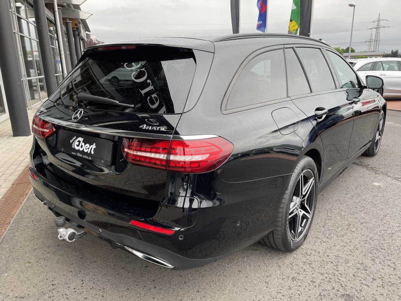 Mercedes-Benz E 300 T de 4M AMG+AHK+Distr+Burm+ R-Kamera+Carpl - Легковой автомобиль: фото 4 Mercedes-Benz E 300 T de 4M AMG+AHK+Distr+Burm+ R-Kamera+Carpl - Легковой автомобиль: фото 4