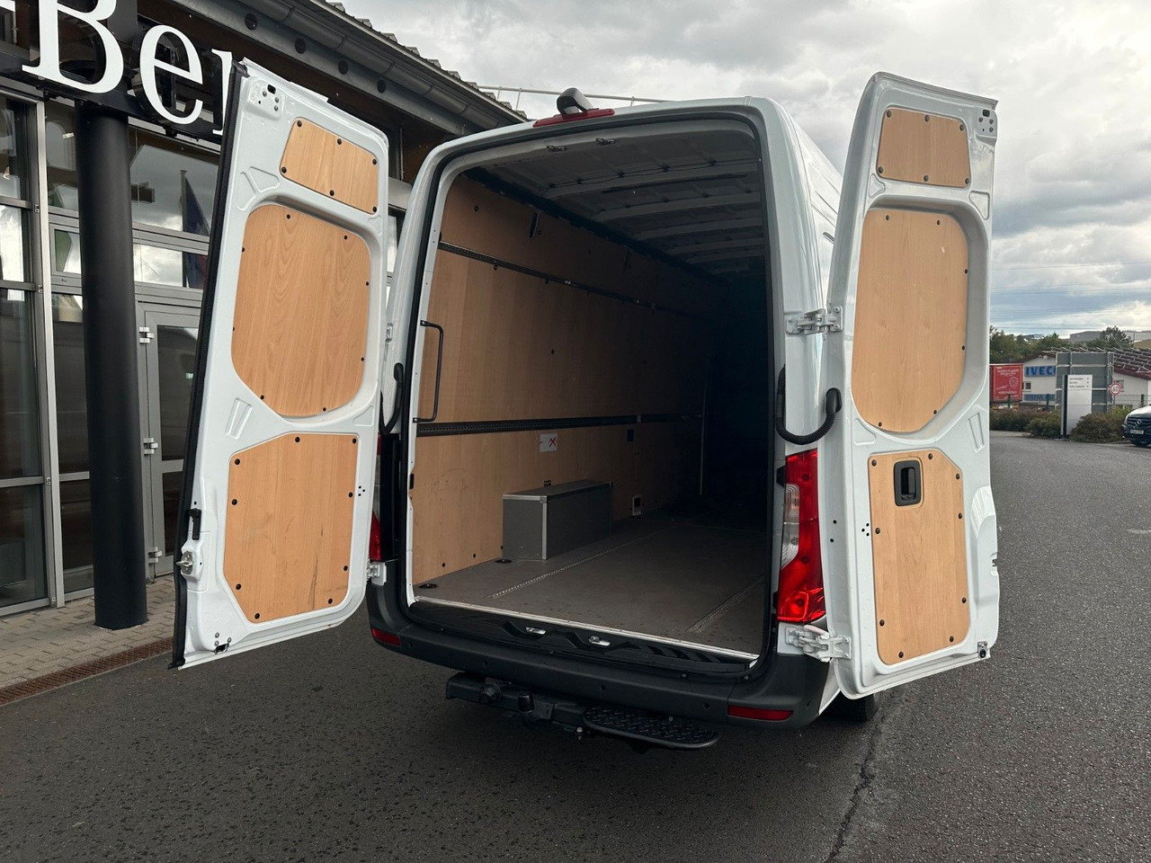 Mercedes-Benz Sprinter 317 CDI 9G 4325 Klima Kamera SHZ AHK - Цельнометаллический фургон: фото 5 Mercedes-Benz Sprinter 317 CDI 9G 4325 Klima Kamera SHZ AHK - Цельнометаллический фургон: фото 5