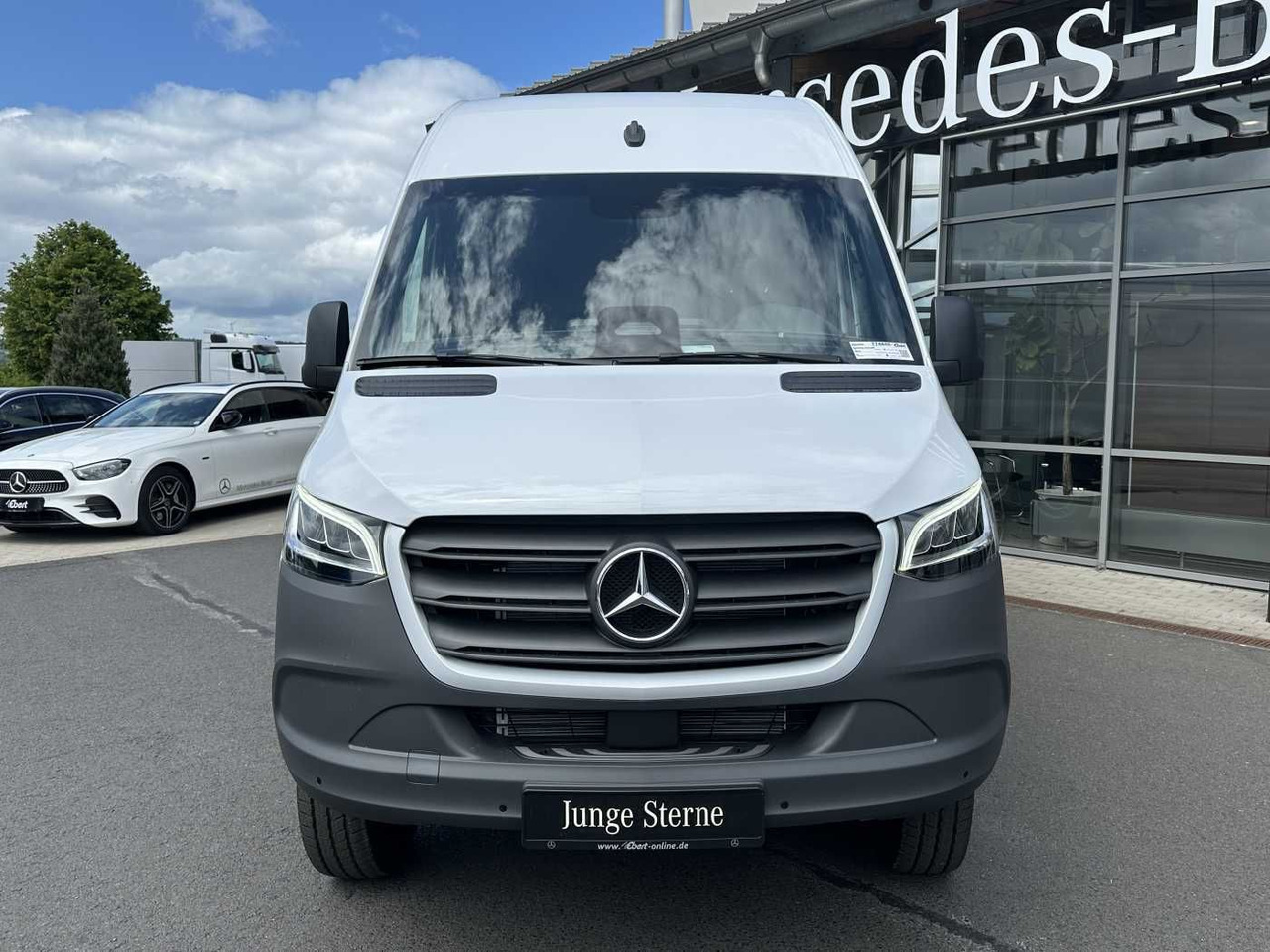 Mercedes-Benz Sprinter 319 CDI 4x4 4325 Kamera LED SHZ MBUX - Цельнометаллический фургон: фото 2 Mercedes-Benz Sprinter 319 CDI 4x4 4325 Kamera LED SHZ MBUX - Цельнометаллический фургон: фото 2
