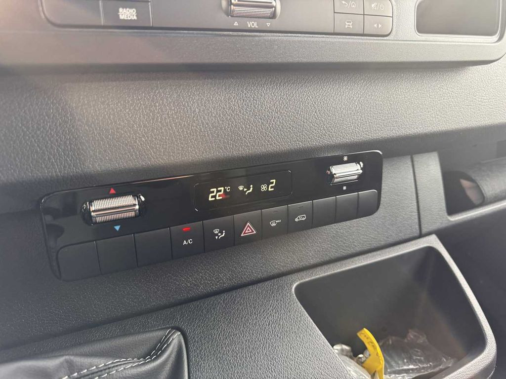 Грузовик-шасси Mercedes-Benz Sprinter 517 CDI 4325 Fahrgestell AHK3,5 5.500kg: фото 12