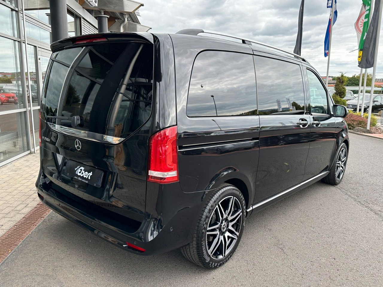 Mercedes-Benz V 250 d EDITION AMG Kompakt ILS elektr Türen - Универсал: фото 4 Mercedes-Benz V 250 d EDITION AMG Kompakt ILS elektr Türen - Универсал: фото 4