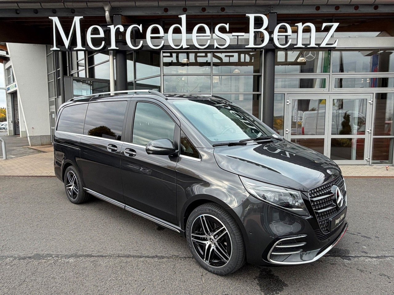 Mercedes-Benz V 300 d 4MATIC EXCLUSIVE AMG Panorama Standheiz - Универсал: фото 1 Mercedes-Benz V 300 d 4MATIC EXCLUSIVE AMG Panorama Standheiz - Универсал: фото 1