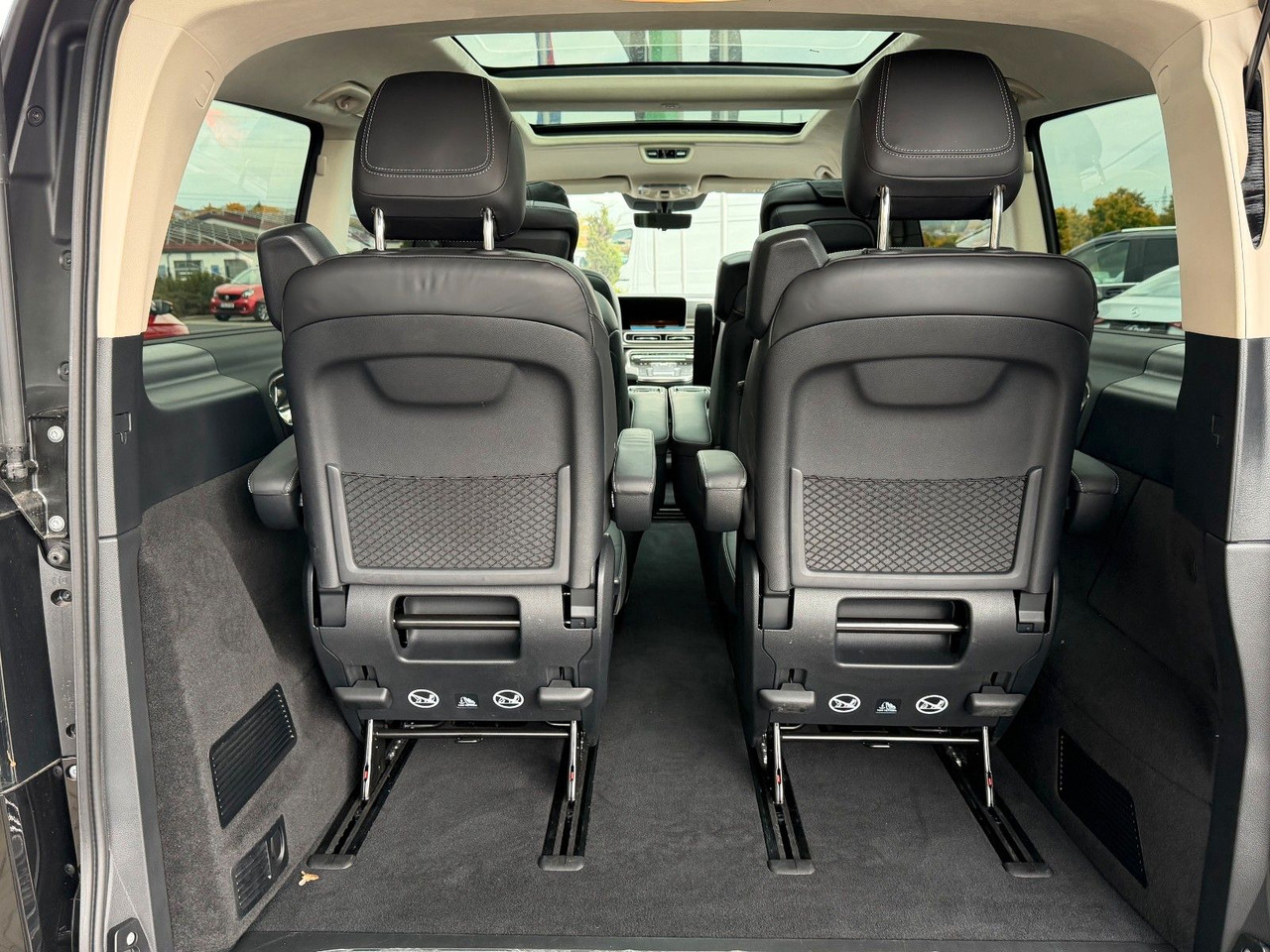 Пассажирский фургон Mercedes-Benz V 300 d 4MATIC EXCLUSIVE Luxus-Sitze AHK2,5to: фото 7 Пассажирский фургон Mercedes-Benz V 300 d 4MATIC EXCLUSIVE Luxus-Sitze AHK2,5to: фото 7