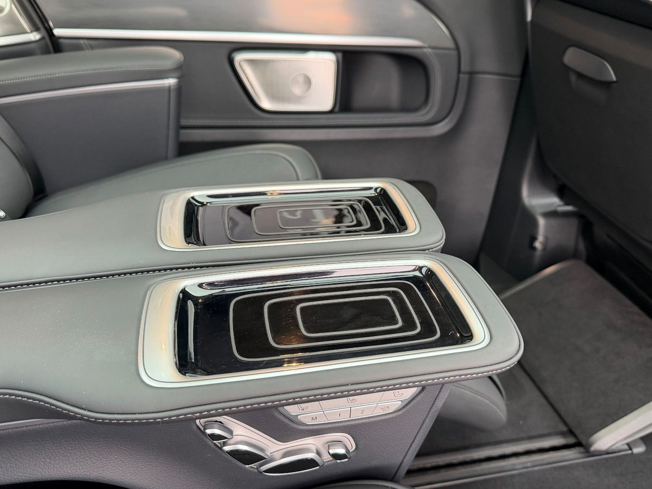 Пассажирский фургон Mercedes-Benz V 300 d 4MATIC EXCLUSIVE Luxus-Sitze AHK2,5to: фото 11 Пассажирский фургон Mercedes-Benz V 300 d 4MATIC EXCLUSIVE Luxus-Sitze AHK2,5to: фото 11