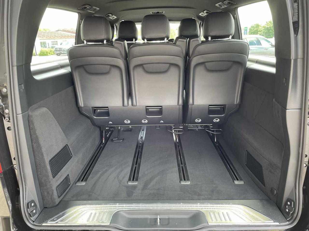 Mercedes-Benz V 300 d AVA 4MATIC AMG Kühlschrank AIRMATIC - Универсал: фото 5 Mercedes-Benz V 300 d AVA 4MATIC AMG Kühlschrank AIRMATIC - Универсал: фото 5