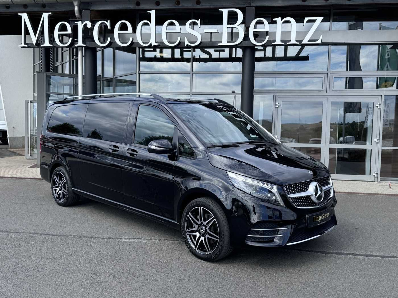 Mercedes-Benz V 300 d AVA AMG 4MATIC AIRMATIC Sitzklima el Tür - Пассажирский фургон: фото 1 Mercedes-Benz V 300 d AVA AMG 4MATIC AIRMATIC Sitzklima el Tür - Пассажирский фургон: фото 1
