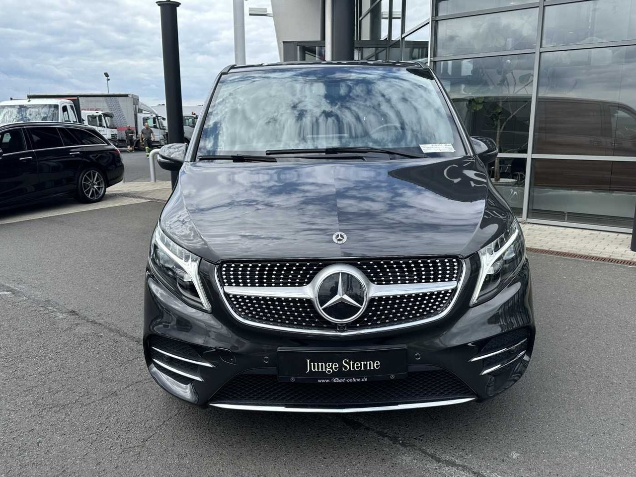 Mercedes-Benz V 300 d EDITION AMG AHK Tisch Leder ILS 7Sitze - Легковой автомобиль: фото 2 Mercedes-Benz V 300 d EDITION AMG AHK Tisch Leder ILS 7Sitze - Легковой автомобиль: фото 2