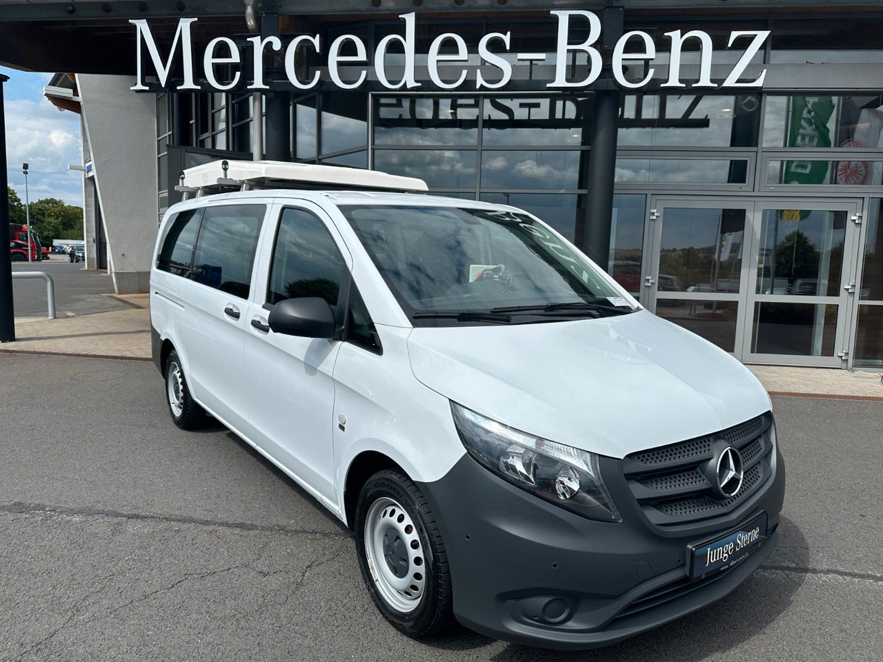 Mercedes-Benz Vito 111 CDI Tourer Begleitfahrzeug BF3+ / WVZ - Пассажирский фургон: фото 2 Mercedes-Benz Vito 111 CDI Tourer Begleitfahrzeug BF3+ / WVZ - Пассажирский фургон: фото 2